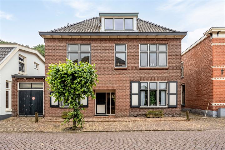 Brinkstraat 11 in Borne foto