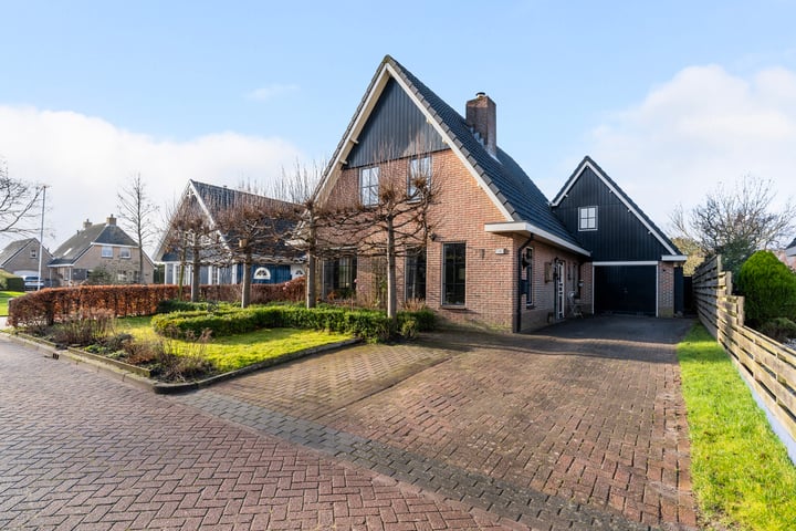 Broedertrouw 16 in St.-Jacobiparochie foto