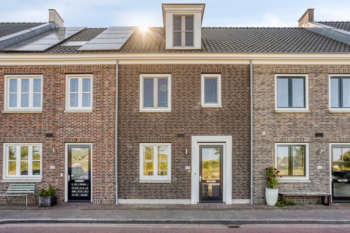 Broederwal 249 in Helmond foto