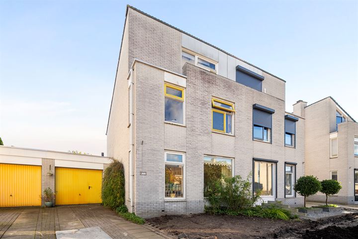 Bronsinklaan 77 in Deventer foto