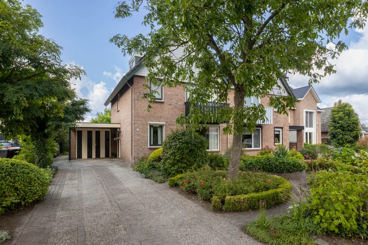 Bruglaan 22 in Aadorp