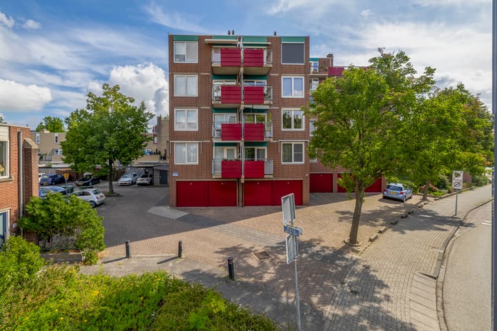 Buis 133 in Maassluis foto