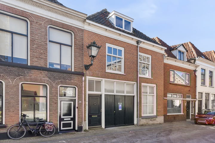 Buiten Nieuwstraat 66 in Kampen foto