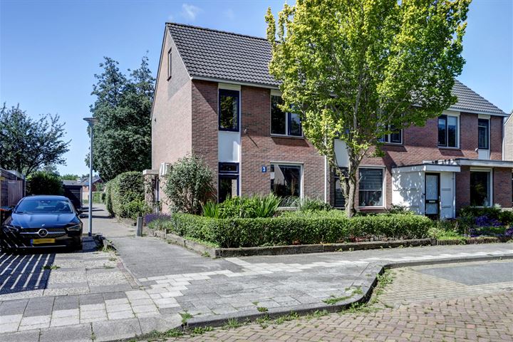 Buitenbree 3 in Assen foto