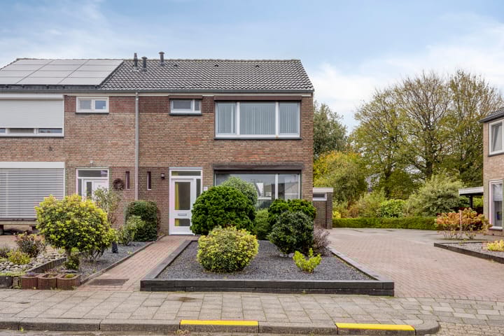 Burg. Bogmanstraat 10 in Schimmert foto