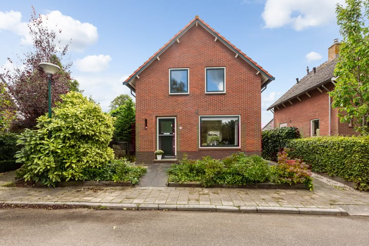 Burg. Brediusstraat 3 in Kamerik