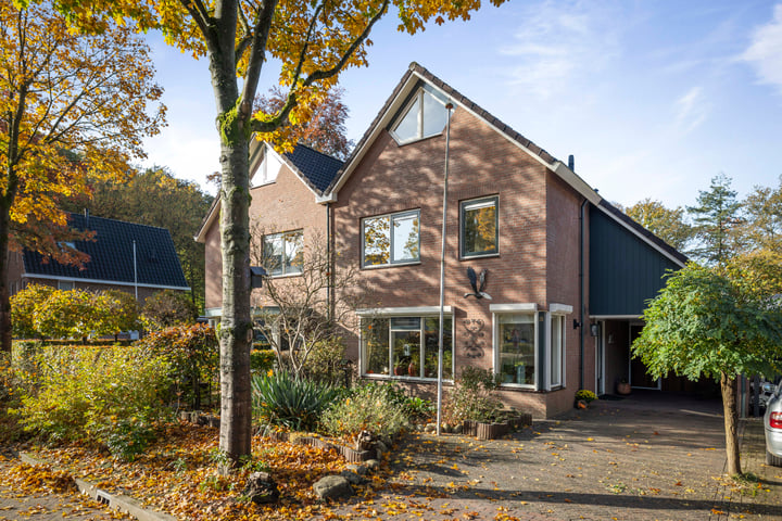 Burg. Crommelinlaan 5 in Diepenveen foto