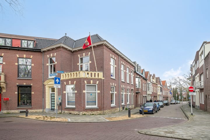Burg. de Hesselleplein 9 in Heerlen foto