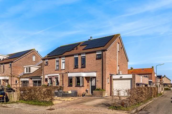 Burg. de Kockstraat 12 in Kamerik foto