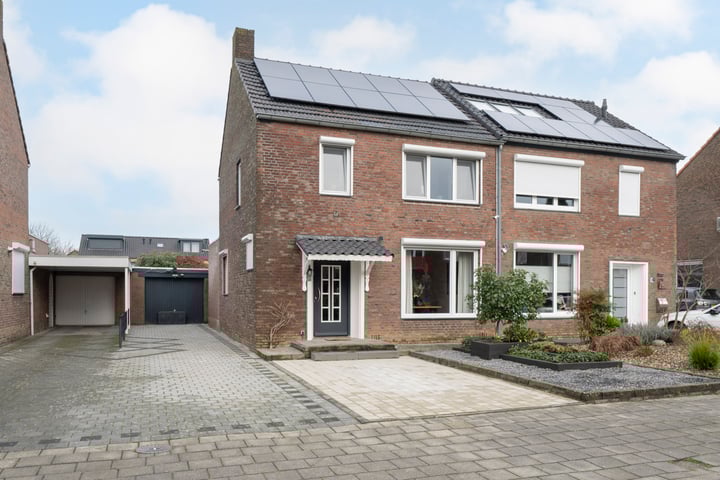Burg de Witstraat 17 in Elsloo foto