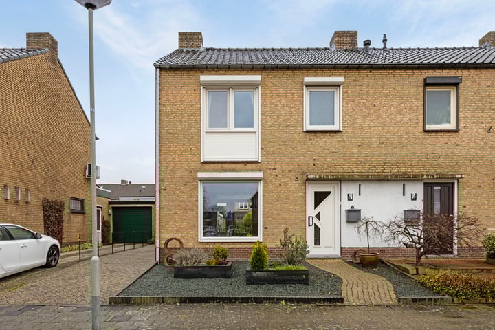 Burg Fredrixstraat 8 in Elsloo foto