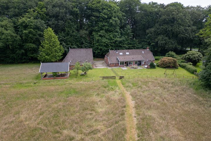 Burg. J.G. Legroweg 62 in Eelde foto