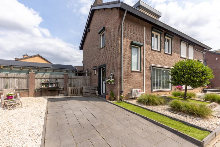Burg. Kampsstraat 23 in Sittard foto
