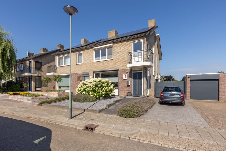 Burg. Luytenstraat 22 in Munstergeleen foto