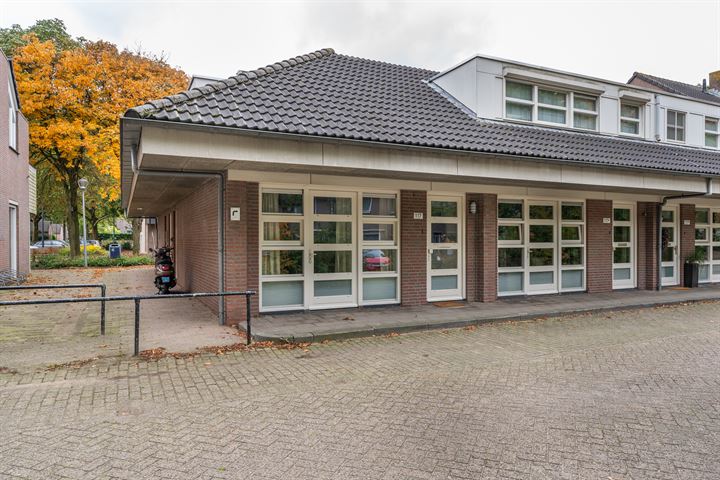Burg. Molenaarhoeven 117 in Rosmalen foto