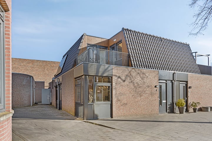 Burg. Nieuwenhuijzenstraat 4 in Rosmalen foto