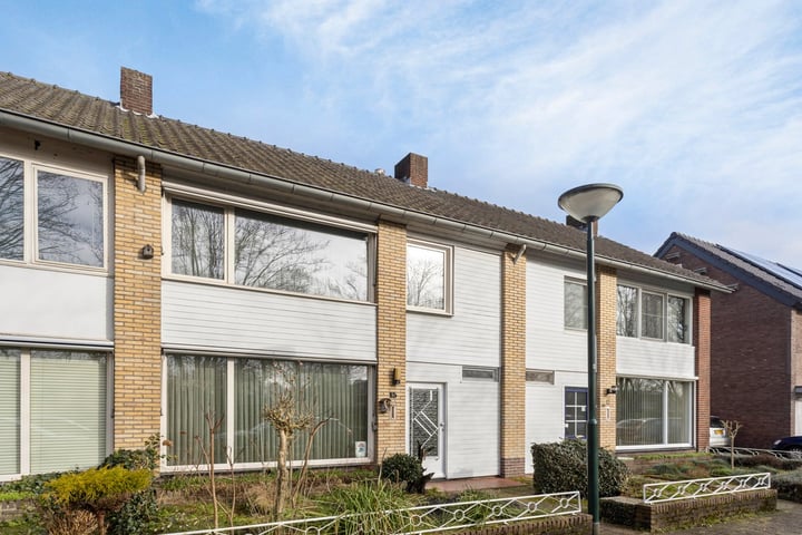 Burg. Remmenstraat 15 in Budel foto