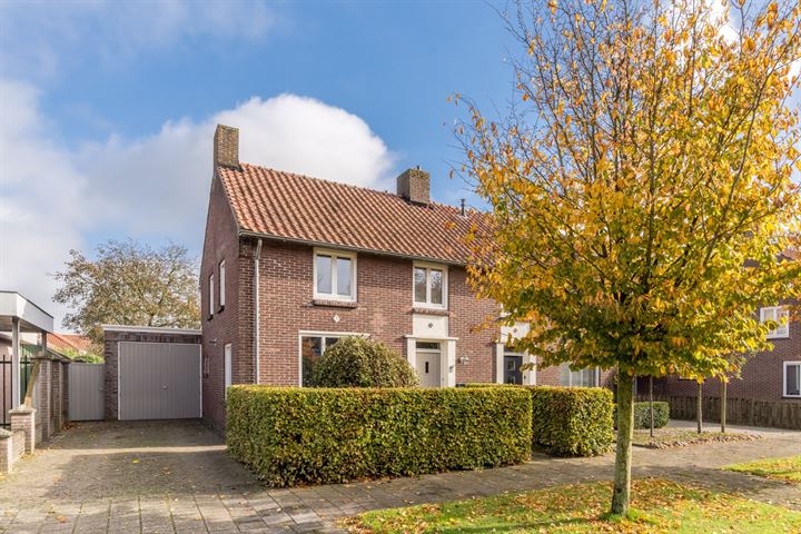 Burg. Remmenstraat 61 in Budel foto