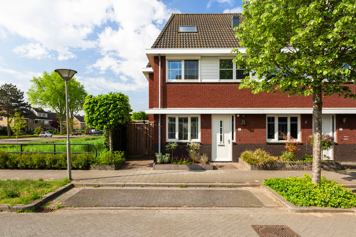 Burg. Rippingstraat 1A in Maassluis