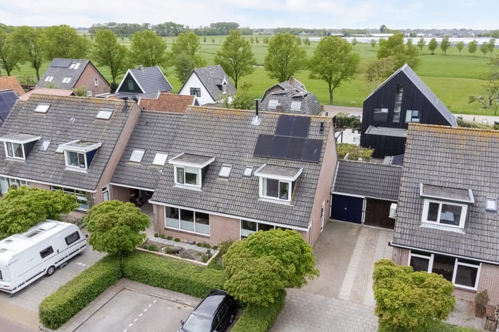 Burg. S. Schagenstraat 7 in Oterleek foto