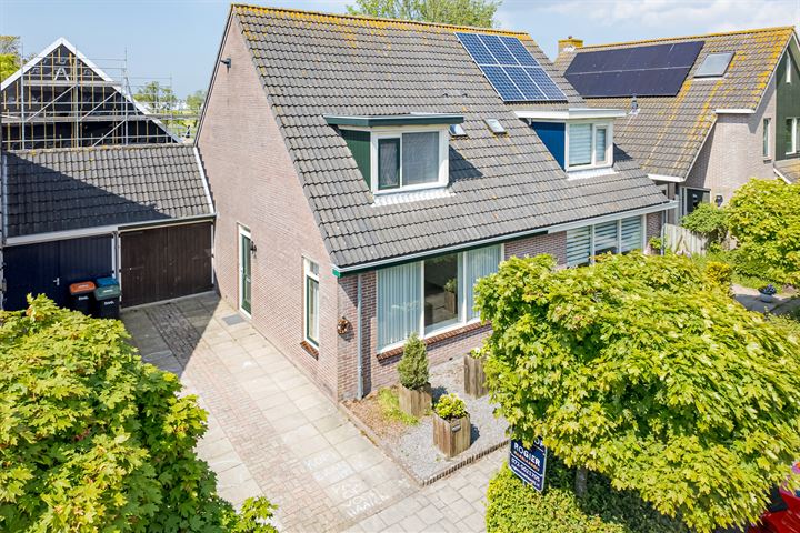 Burg. S. Schagenstraat 9 in Oterleek foto