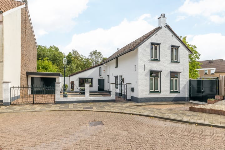 Burg. Slanghenstraat 97 in Hoensbroek foto