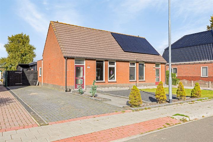 Burg v Roijenstr Oost 234a in Hoogezand foto