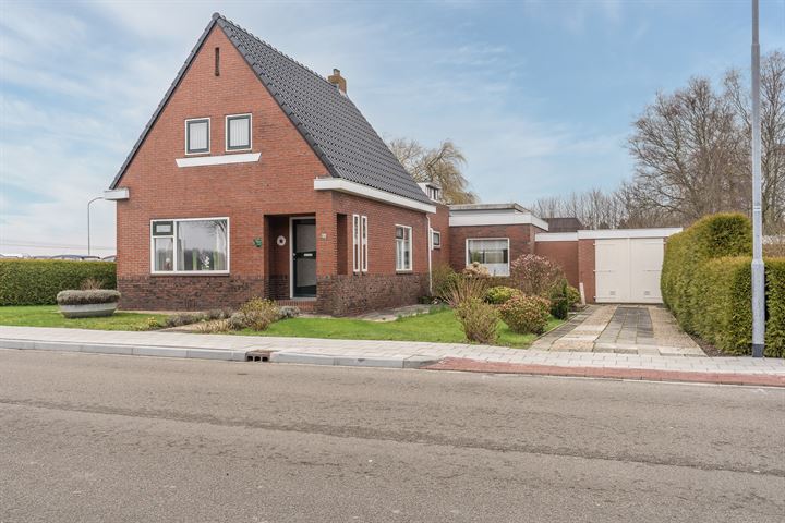 Burg v Roijenstr West 68 in Hoogezand foto
