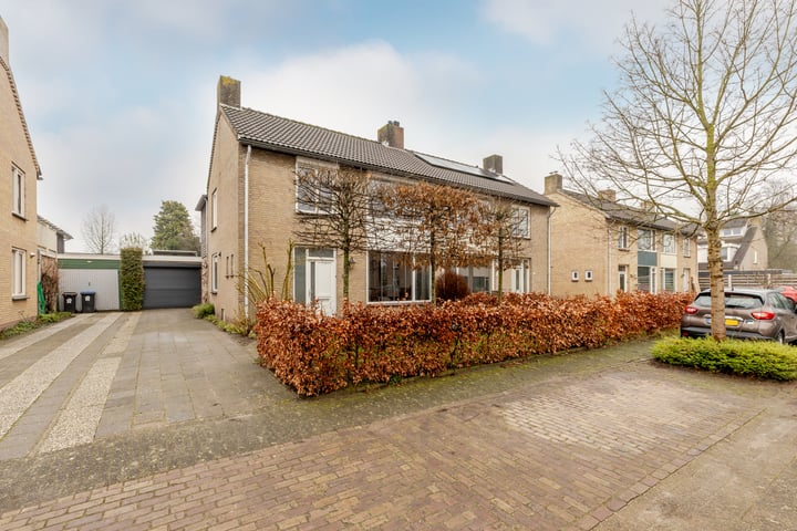 Burg. Van de Hurkstraat 19 in Helvoirt foto