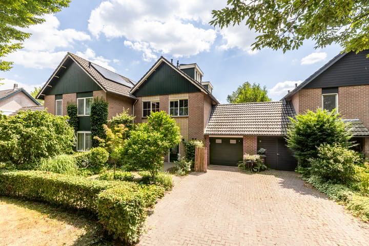 Burg. Van de Venstraat 15 in Haaren