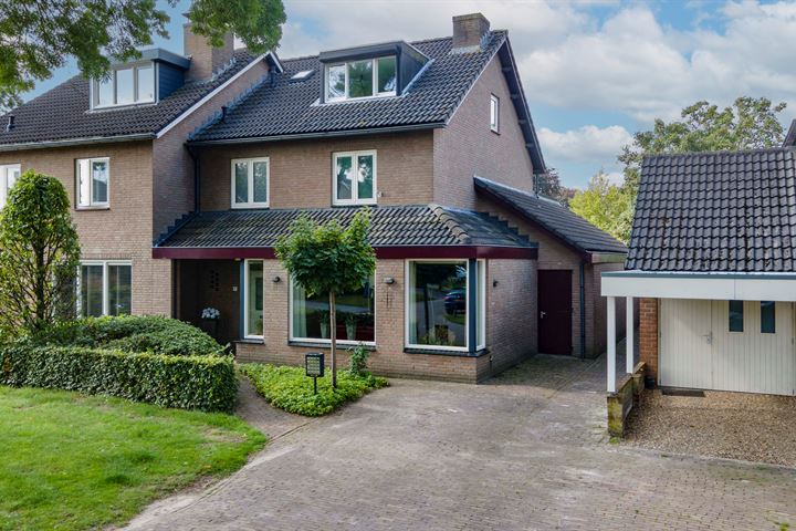 Burg. Van de Venstraat 3a in Haaren foto