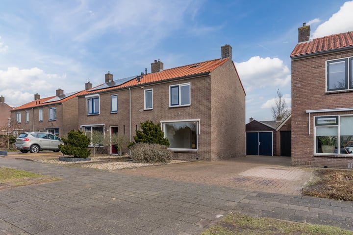 Burg.van der Grondenstraat 22 in Nieuwleusen foto