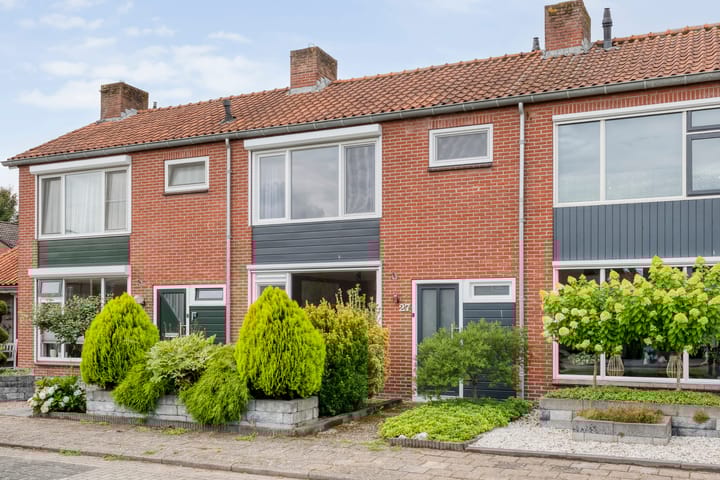 Burg.van der Grondenstraat 27 in Nieuwleusen