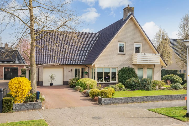 Burg.van der Grondenstraat 32B in Nieuwleusen foto