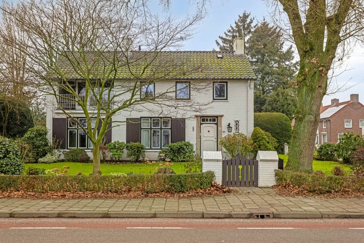 Burg. Van Houtstraat 45 in Budel foto