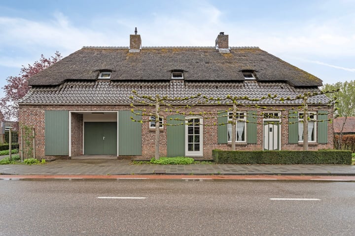 Burg. Van Houtstraat 92 in Budel foto