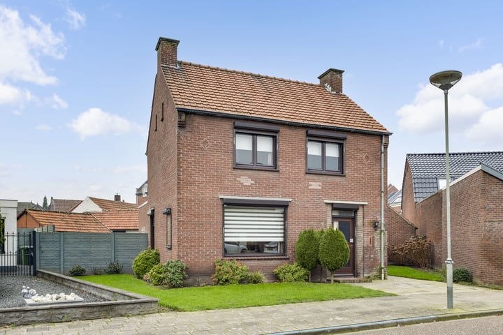 Burg. van Udenstraat 2 in Nederweert foto