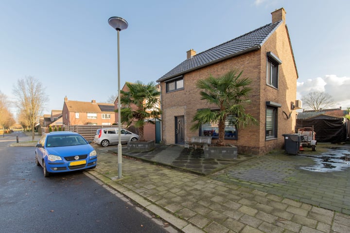 Burg. Venckenstraat 24 in Obbicht foto