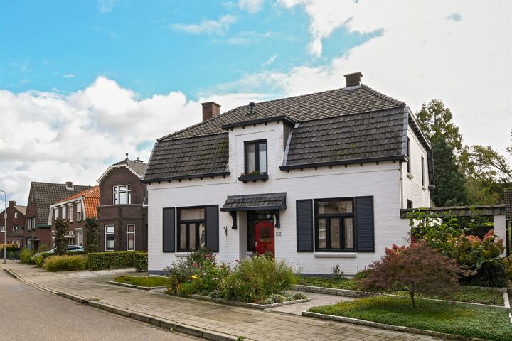 Burg. Vullersstraat 12 in Nederweert foto