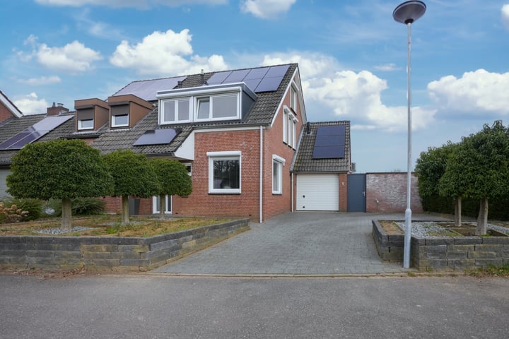 Burgemeester Beckersstraat 1 in Sint Geertruid