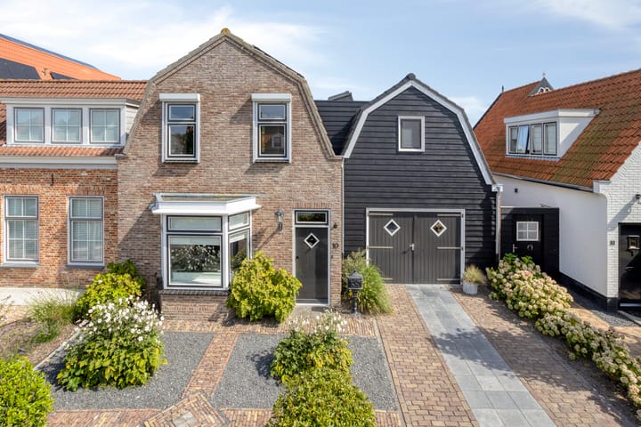 Burgemeester Bosselaarstraat 10 in Aagtekerke foto