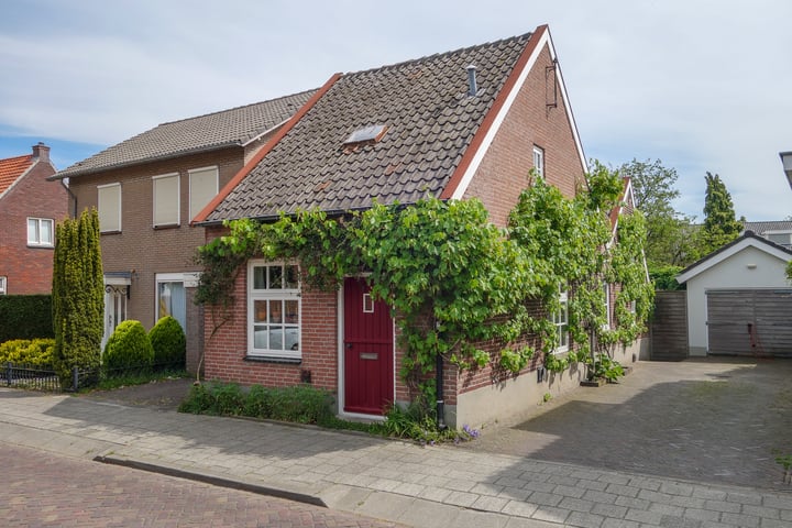 Burgemeester Buskensstraat 10 in Uden foto