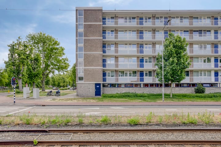 Burgemeester Caan van Necklaan 124 in Leidschendam