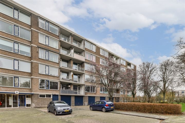 Burgemeester Caan van Necklaan 132 in Leidschendam foto