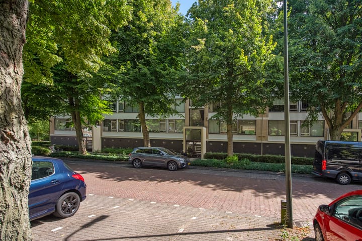 Burgemeester Caan van Necklaan 211 in Leidschendam