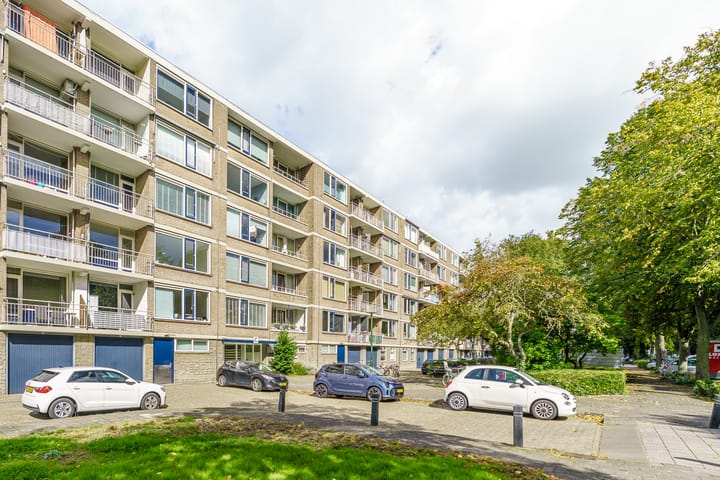 Burgemeester Caan van Necklaan 342 in Leidschendam foto