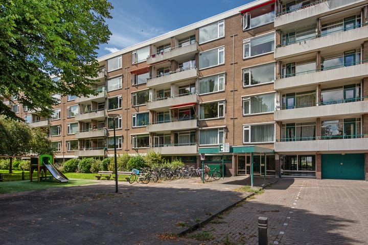Burgemeester Caan van Necklaan 676 in Leidschendam foto
