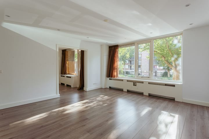 Burgemeester Caan van Necklaan 98 in Leidschendam