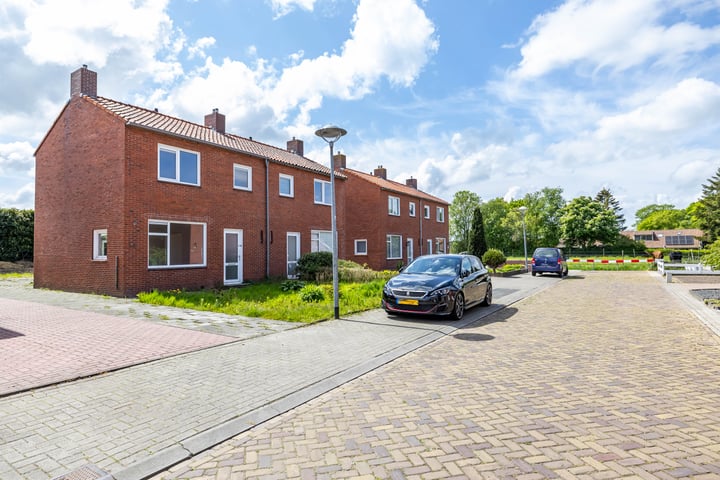 Burgemeester Dijkhuisstraat 13 in Midwolda
