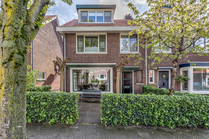 Burgemeester Doornlaan 24 in Zwijndrecht foto